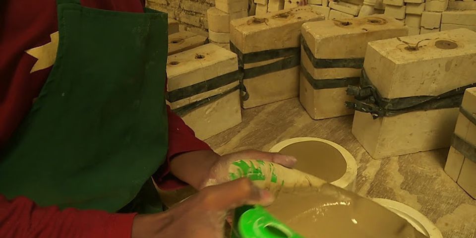 Tuliskan 9 sembilan alat dan bahan membuat kerajinan keramik